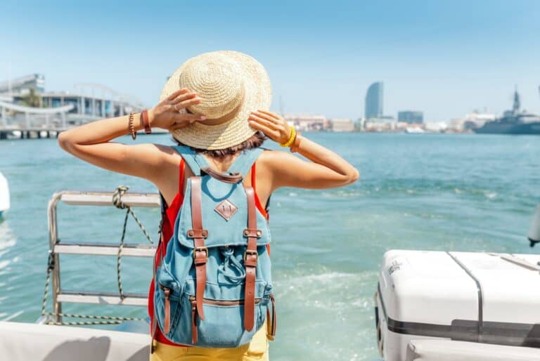 Croisière touristique le long du littoral