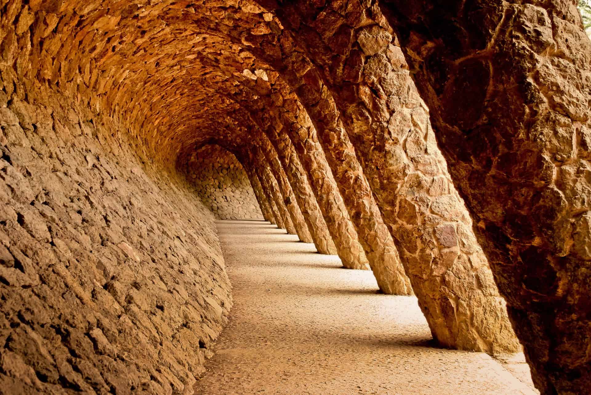 promenade aux colonnes inclinees parc guell promenade aux colonnes inclinees parc guell