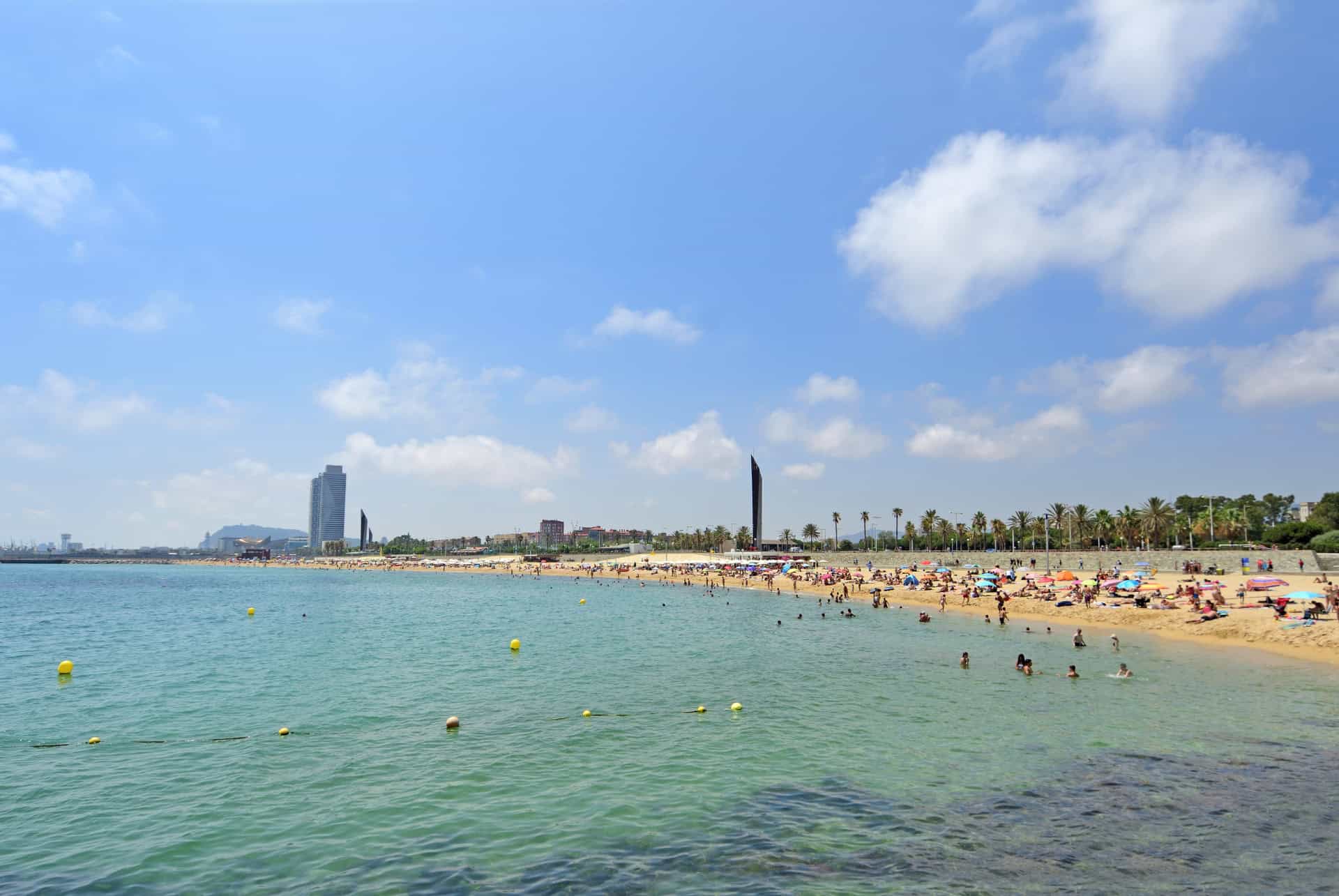 Plage de Bogatell barcelone en juillet barcelone en ete