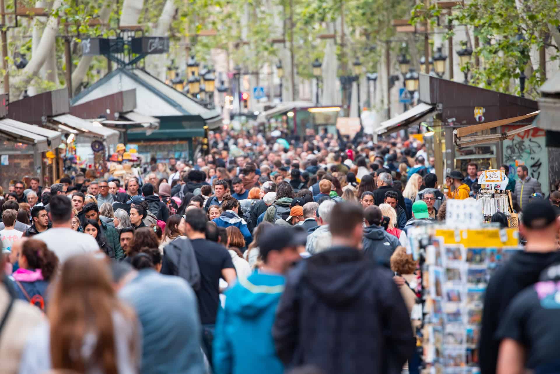 touristes a barcelone en ete