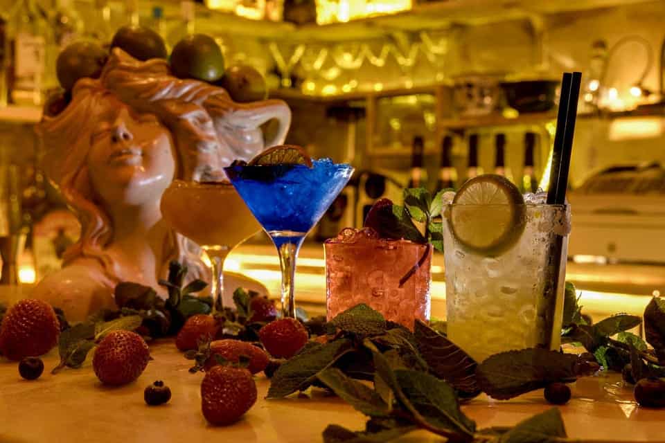 cours de preparation de cocktails avec tapas
