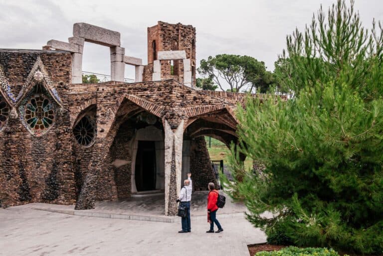 Visite guidée de la colonie Güell et la crypte de Gaudí