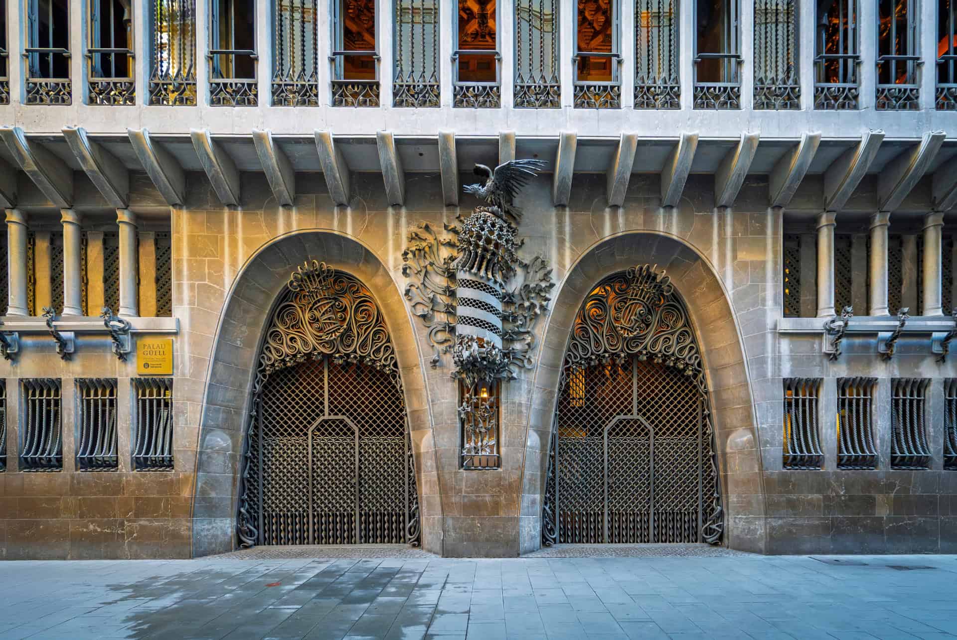 porte entree palau guell