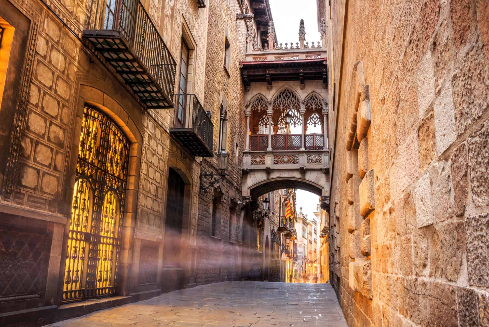 carrer del bisbe quartier gothique barcelone carrer del bisbe quartier gothique barcelone